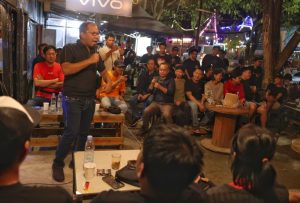 Danny Pomanto  Ngopi Bareng Pemuda Wajo, Beri Motivasi