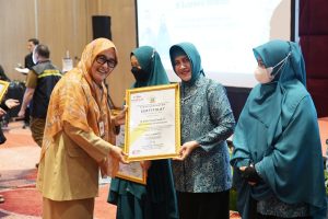 Berperan Aktif Kendalikan Penyakit di Makassar, Indira Jusuf Raih Penghargaan dari TP PKK Sulsel