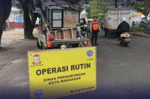 Tegakkan Perwali 94, Dishub Makassar Tindaki Sembilan Truk Tonase 8 Ton
