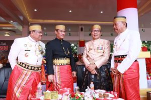 Danny Pomanto, Bupati Bone dan Amran Sulaiman Tampak Akrab di Acara Mattompang Arajang