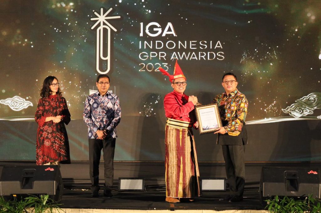 Danny Pomanto Raih Penghargaan Wali Kota Terpopuler di Indonesia