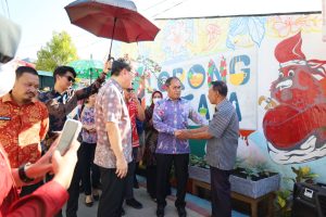 Danny Pomanto dan Duta Besar Singapura Kunjungi Lorong Wisata Zurich, Nikmati Olahan Jus dan Keripik