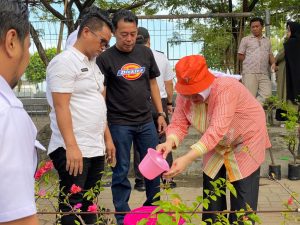 Tanam Pohon Hias dan Pelindung, Camat Mariso Harap Jalan Metro jadi Jalur Hijau