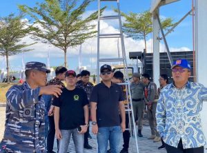 Camat Mariso Dampingi Wali Kota Pantau Kesiapan Pembuatan Kapal Pinisi Jelang MNEK 2023