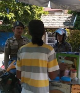 Camat Mariso Kerahkan BKO Satpol PP Tindaki PK5 Gunakan Trotoar