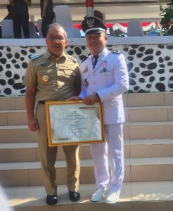 Lurah Maccini Sombala Terima Penghargaan Juara Pertama Lomba Kelurahan Terpadu Tingkat Sulsel