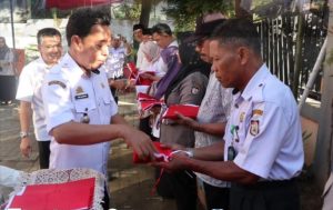 Kecamatan Mariso Sukseskan Pencanangan Gerakan Pembagian Bendera Merah Putih