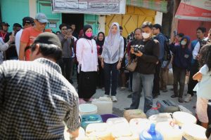 Fatmawati Rusdi Tinjau Wilayah Terdampak Kekeringan di Ujung Tanah