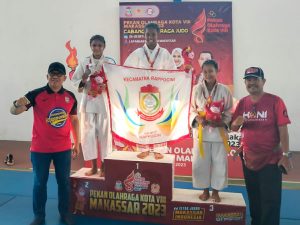 Camat Rappocini Serahkan Medali Emas ke Atlet Cabor Judo