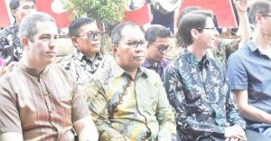 Kepala Disdik Makassar Dampingi Wali Kota pada Pembukaan Pameran “Walking Through a Songline”