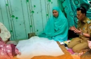 Melayat ke Rumah Duka, Camat Juliaman Doakan Warganya