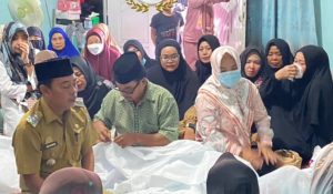 Usai Pimpin Apel Pagi, Camat Mariso Melayat ke Rumah Duka Laskar Pelangi