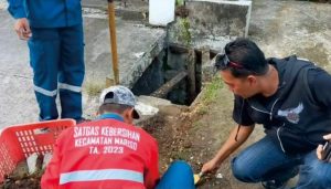 Dipimpin Wakil Wali Kota, Satgas Kebersihan Kecamatan Mariso Ikut Kerja Bakti