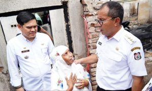 Camat Mamajang Dampingi Walikota Makassar Sampaikan Rasa Prihatin Ke Korban Kebakaran