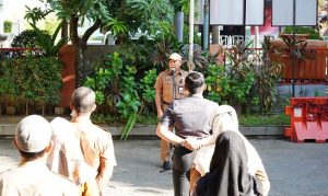 Sekcam Mamajang Pimpin Pelaksanaan Apel Pagi