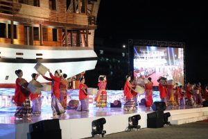 Gala Dinner HUT Kota Makassar Bertabur Budaya, Berlatar Mahakarya Pinisi dan Tongkonan