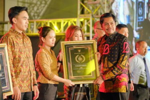 PAD Surplus Rp140 Miliar, Bapenda Makassar Beri Apresiasi 300 Wajib Pajak
