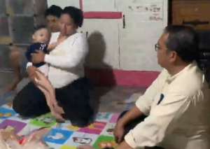 Dinas Sosial Kota Makassar Salurkan bantuan Bagi Keluarga dengan Anak Stunting di kelurahan Bunga Eja Baru