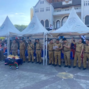 Lurah se-Kecamatan Ujung Pandang Hadiri Kirab Obor Porkot Makassar 2023