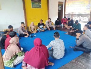 Lurah Sambung Jawa Dampingi Kapolsek Mamajang Edukasi Kamtibmas