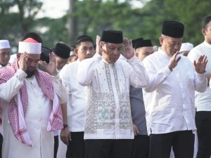 Danny Pomanto Salat Id Bersama Warga Makassar di Karebosi: Semangat Berkurban Makin Baik