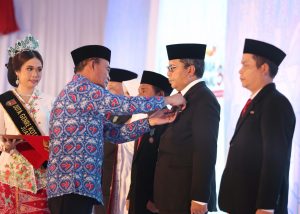 Puncak Harganas ke-31, Danny Pomanto Dianugerahi Penghargaan Satyalencana Wira Karya