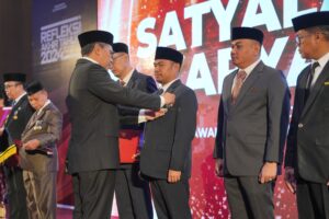 Mengabdi untuk Negeri, Kepala Dispar Makassar “Roem” Raih Penghargaan Satyalancana Karya Satya dari Presiden