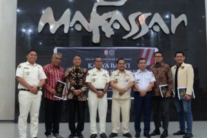 Wali Kota Makassar Terima Tanda Kehormatan Karya Bakti Putera Indonesia dari Purna Paskibraka Indonesia