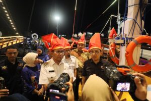 Fadli Zon Kagum Lihat Kapal Pinisi di Pantai Losari, Danny Pomanto: Budaya Tidak Menembus Waktu