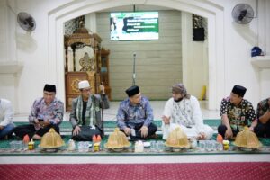 Wali Kota Makassar Silaturahmi dan Buka Puasa Bersama Ratusan Jamaah Masjid Raya