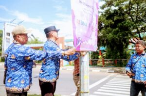 Tindak Lanjuti Edaran Wali Kota, Camat Mariso Tertibkan Reklame di Metro Tanjung Bunga
