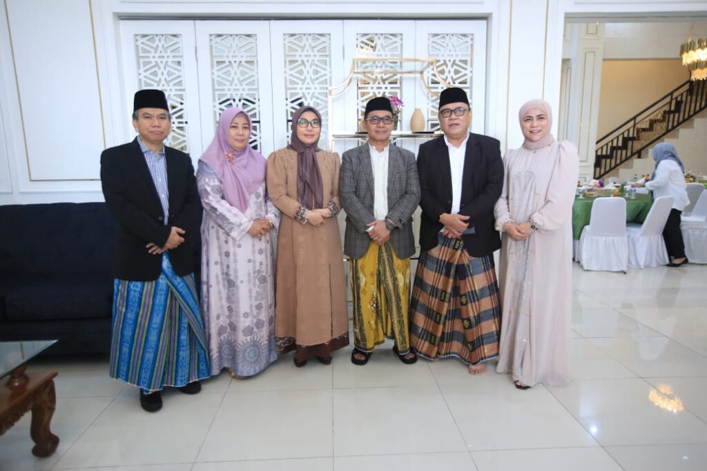 Pj Sekda Makassar Dampingi Wali Kota Salat Idulfitri di Karebosi dan Gelar Open House di Rujab