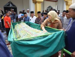 Aliyah Mustika Ilham Melayat ke Rumah Duka Ibunda Tokoh Masyarakat Muhammad Arfah