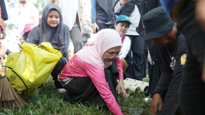 Jumat Bersih, Ketua TP PKK Melinda Aksa Inisiasi Penanaman Kompos Biopori di Taman Gajah
