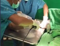 Respons Cepat Damkarmat Makassar Selamatkan Bocah dari Mesin Penggiling Daging