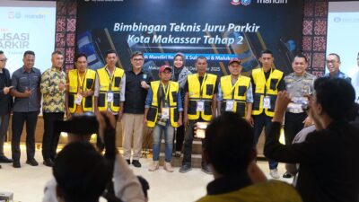 Perumda Parkir Makassar Edukasi Jukir Panakkukang dan Ujung Pandang Soal Parkir Non Tunai