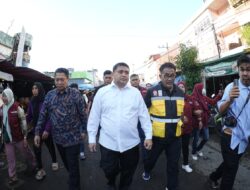 Tinjau Pasar Bareng Gubernur, Munafri Pastikan Stok dan Harga Sembako Aman Selama Ramadan