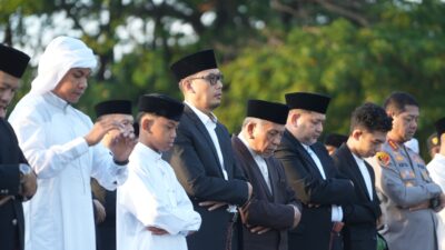 Munafri-Aliyah Kompak Salat Idul Adha Bersama Ribuan Warga di Karebosi, Serukan Perkuat Kepedulian Sosial