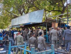 Pendekatan Humanis Berbuah Hasil, Lapak Penjual Kelapa di Area Benteng Rotterdam Bongkar Mandiri