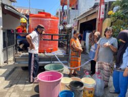 Warga Karuwisi Terbantu, Mobil Pickup PDAM Jadi Solusi Distribusi Air ke Lorong Sempit